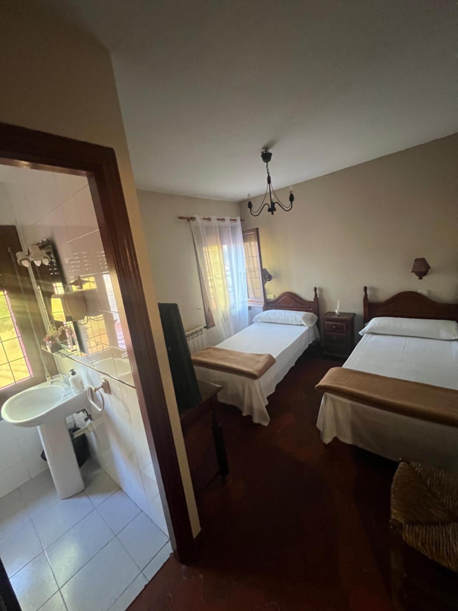 Hostal Sabor Fusion Hotel La Pradera de Navalhorno ภายนอก รูปภาพ